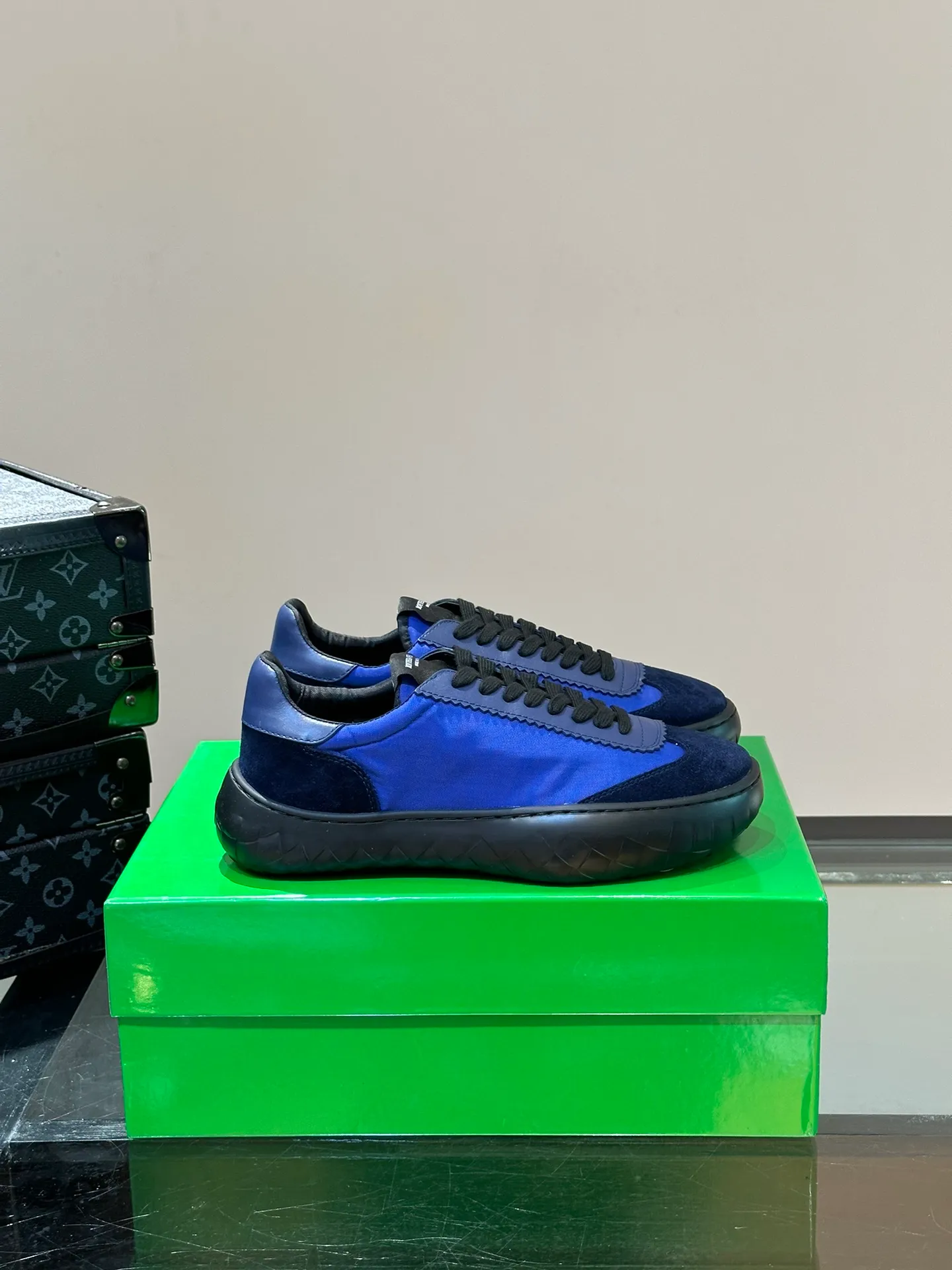Men's shoes 💰p420 "BV" Bottega Veneta 🆕 New men's moral training sneakers, made of Sneaker technology nylon and suede, inspired by retro basketball shoes, a new interpretation of classic sneakers, light, comfortable and breathable summer essentials, the soles are made of classic woven texture, super recognizable, nylon suede splicing, full of texture! Size: 38-44 (45 customized)